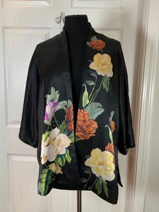 Chico’s Black Floral Silken Evening Boho Chic Kimono Jacket Size S/M - Picture 7 of 7